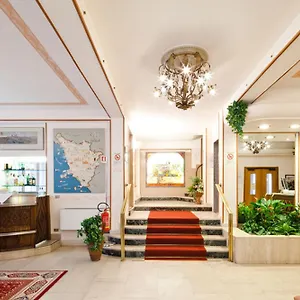 特米纳斯广场酒店